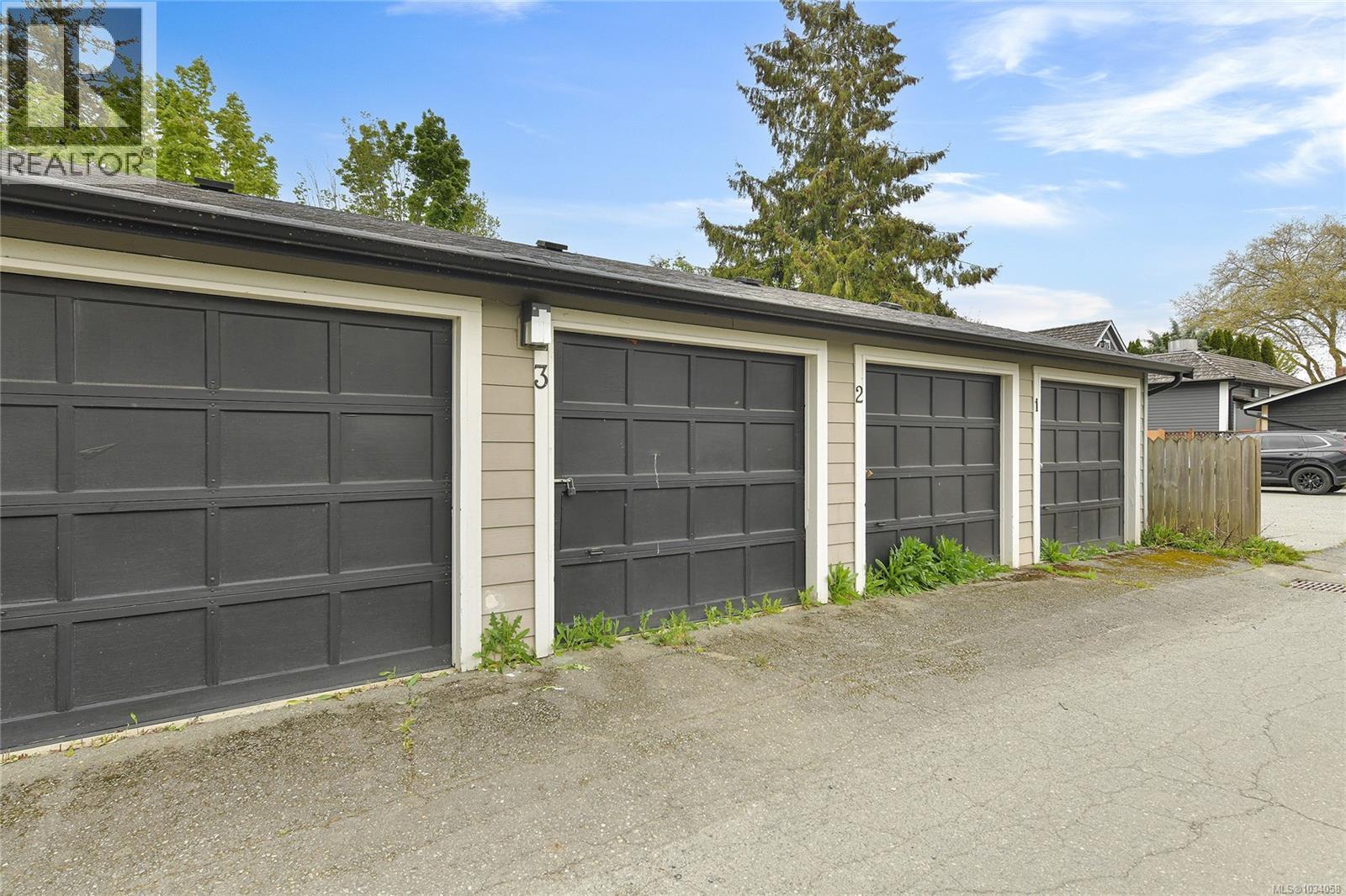 #3 660 JUBILEE St - 22