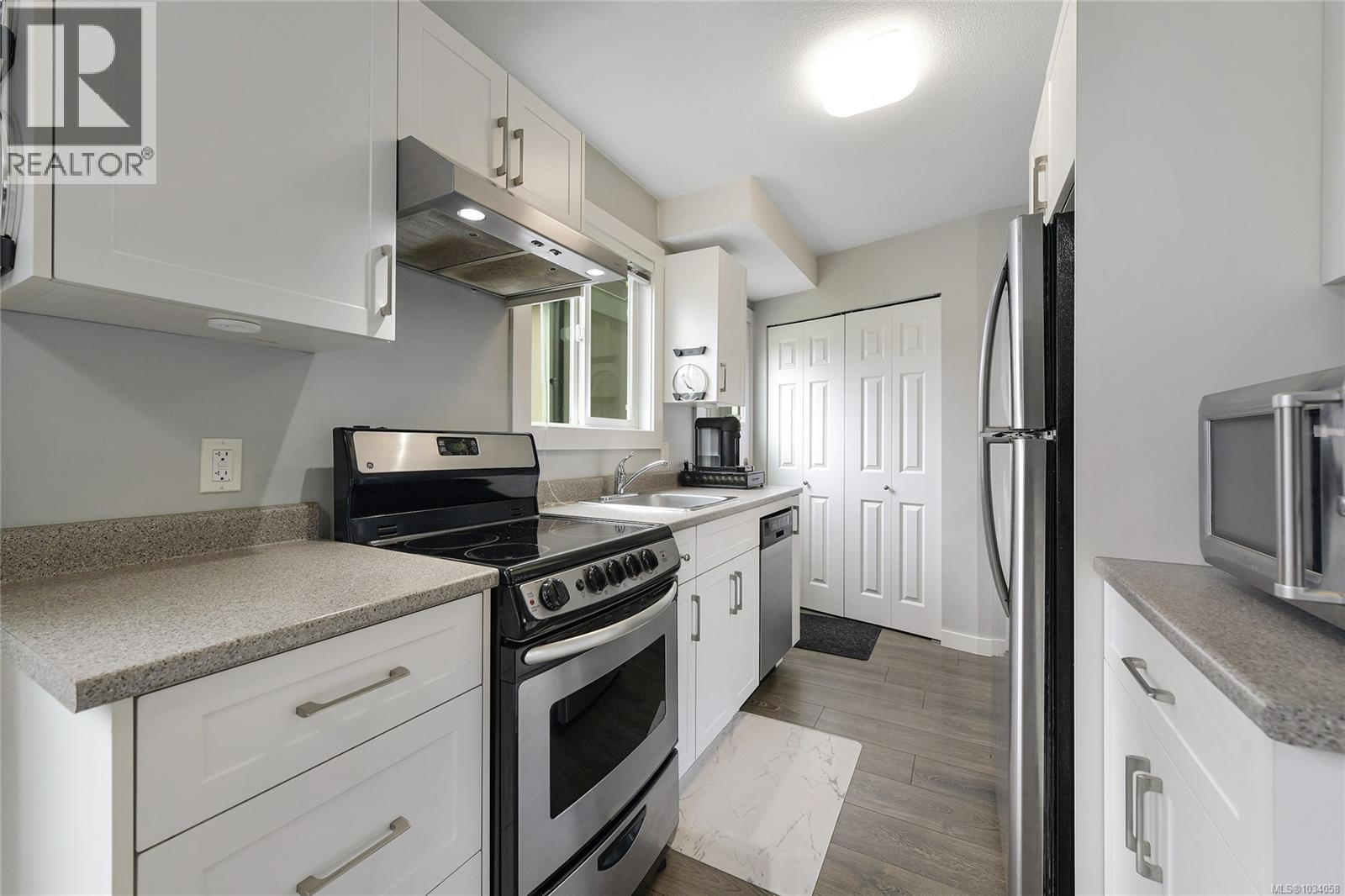 #3 660 JUBILEE St - 9
