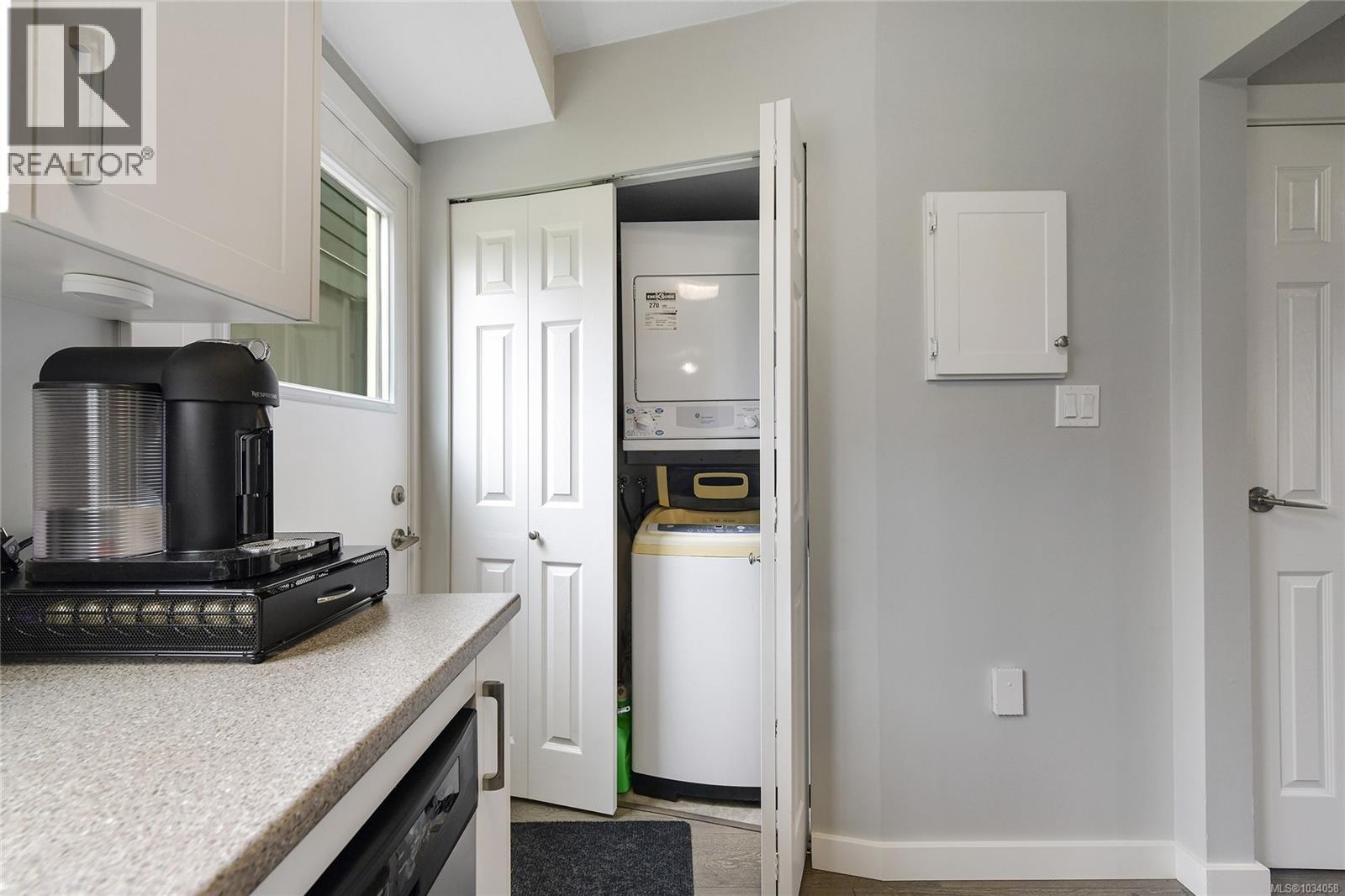 #3 660 JUBILEE St - 12
