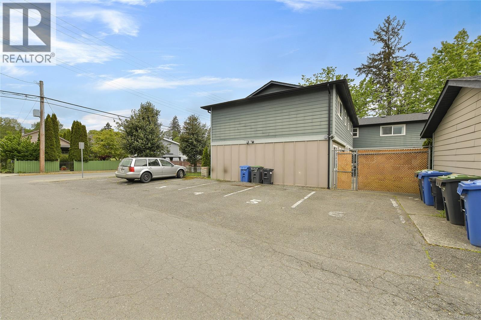 #3 660 JUBILEE St - 34