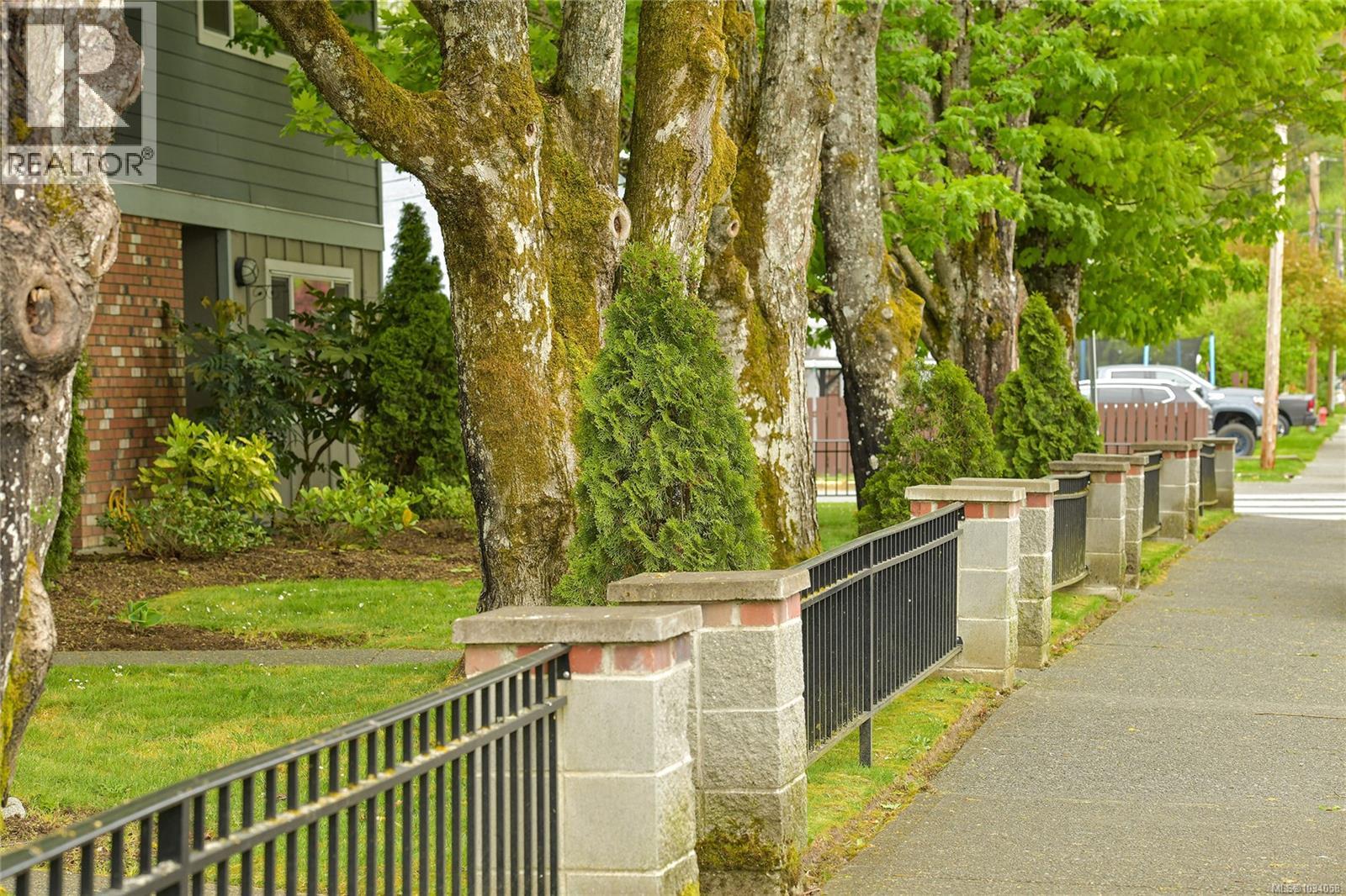 #3 660 JUBILEE St - 35