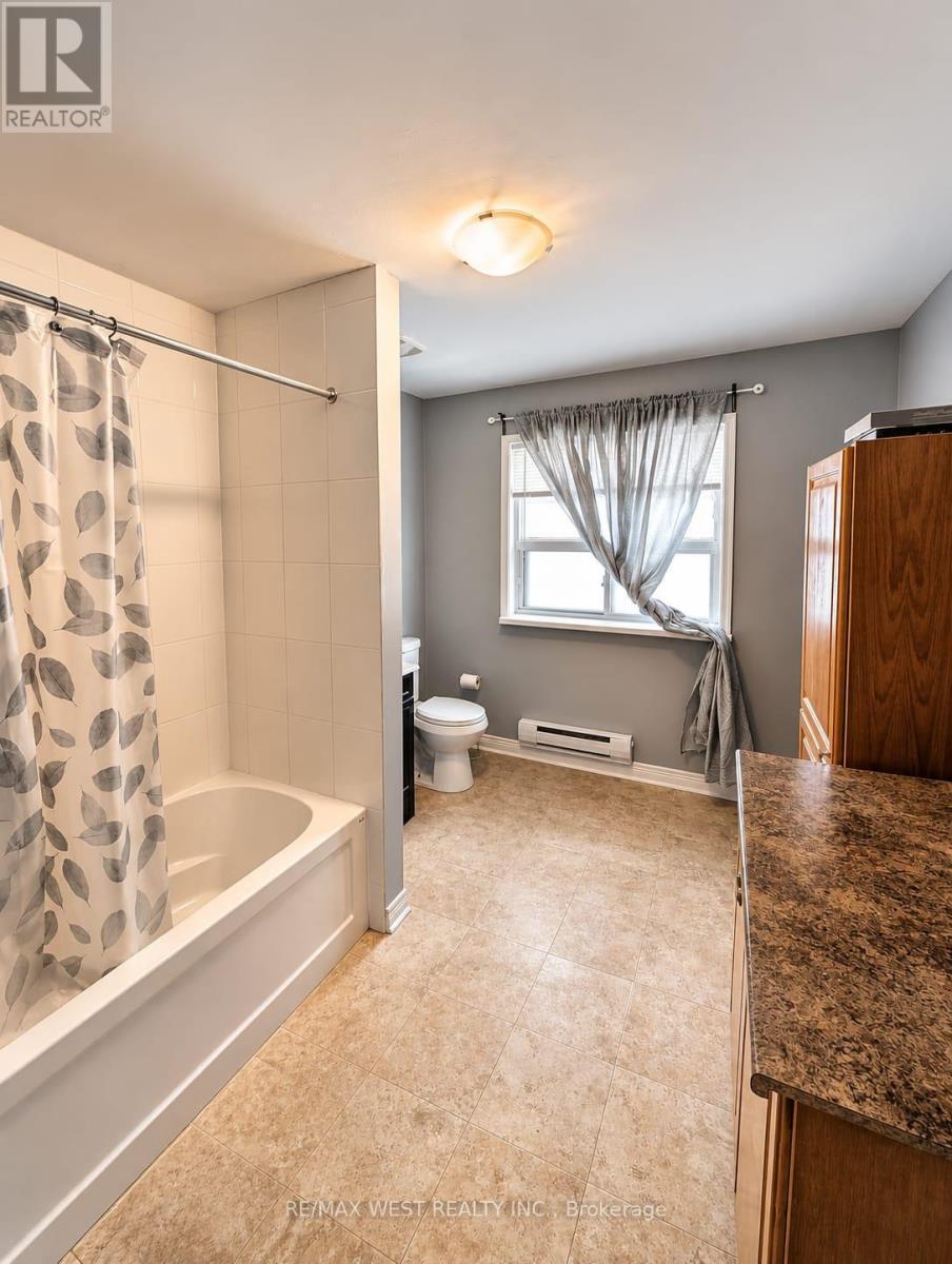 112 SILVERTHORN AVENUE - 8
