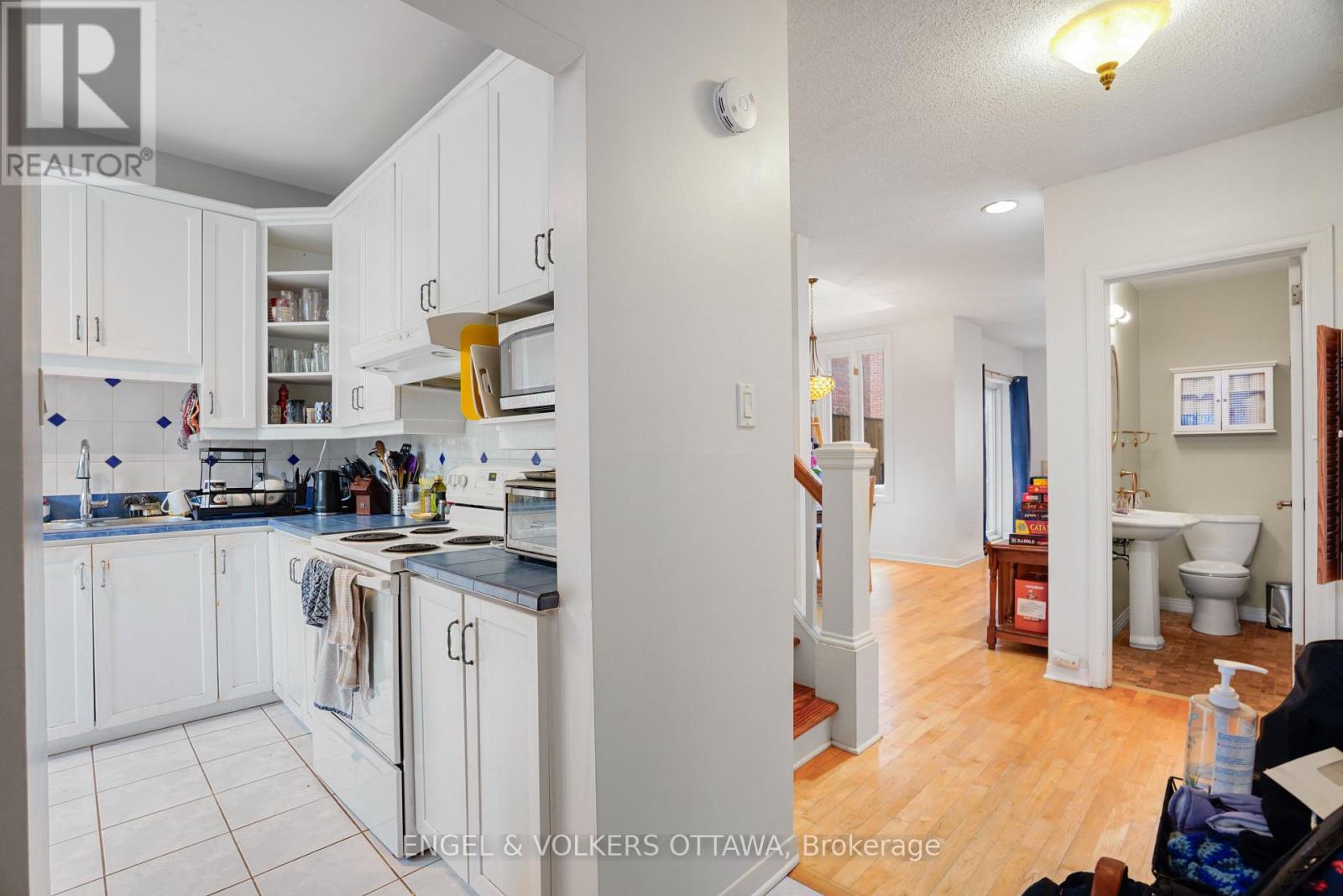 293 SOMERSET STREET E - 4