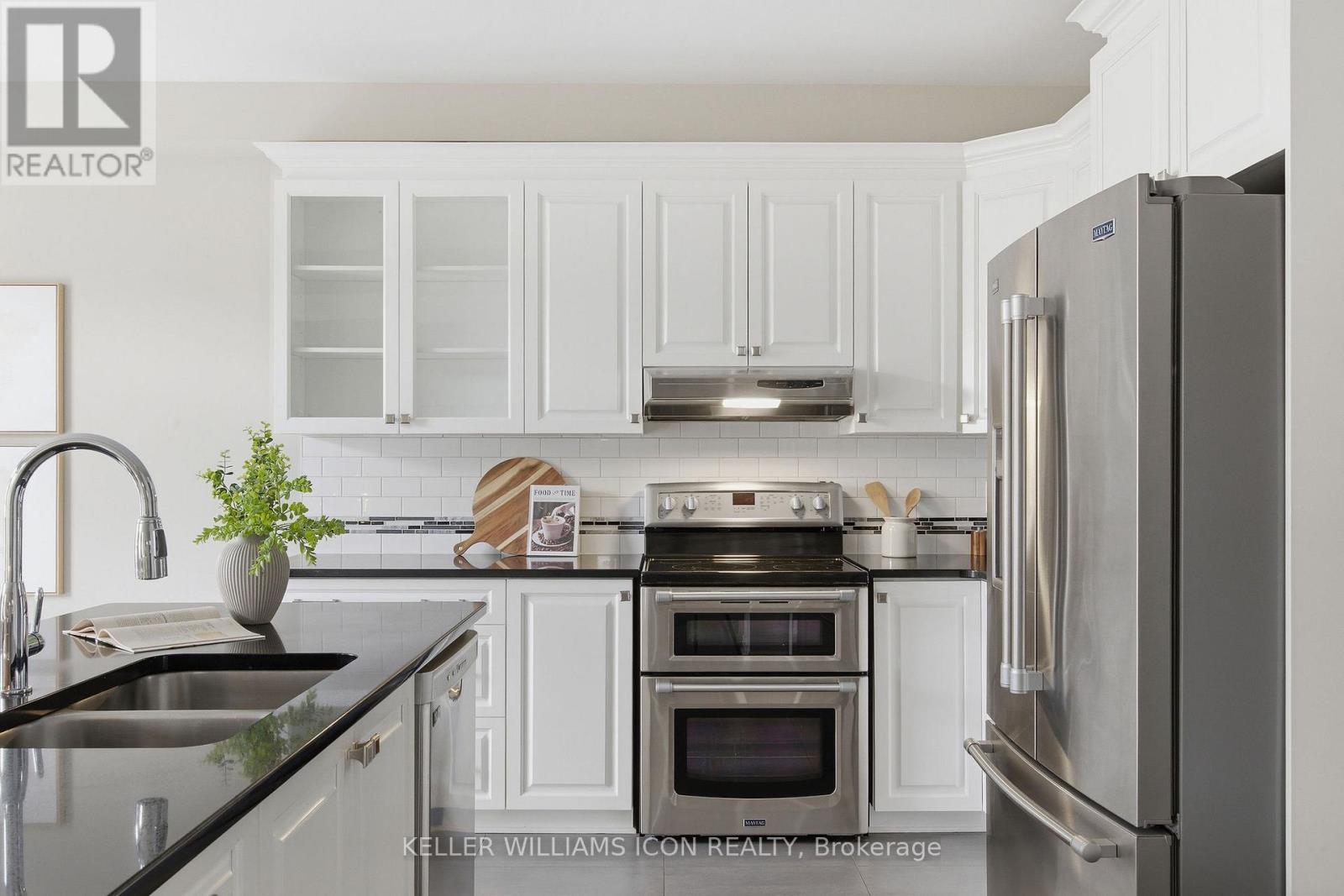 3379 WOODROFFE AVENUE - 15