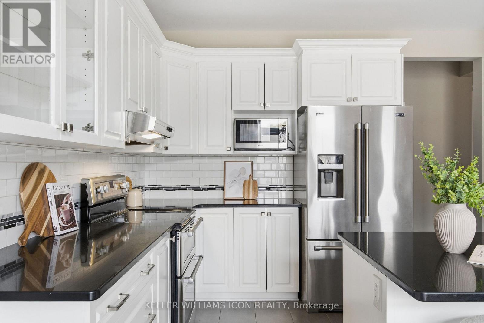 3379 WOODROFFE AVENUE - 17