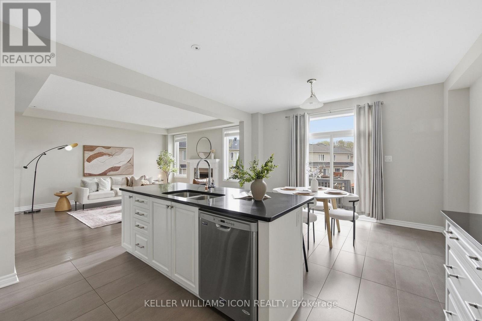 3379 WOODROFFE AVENUE - 18
