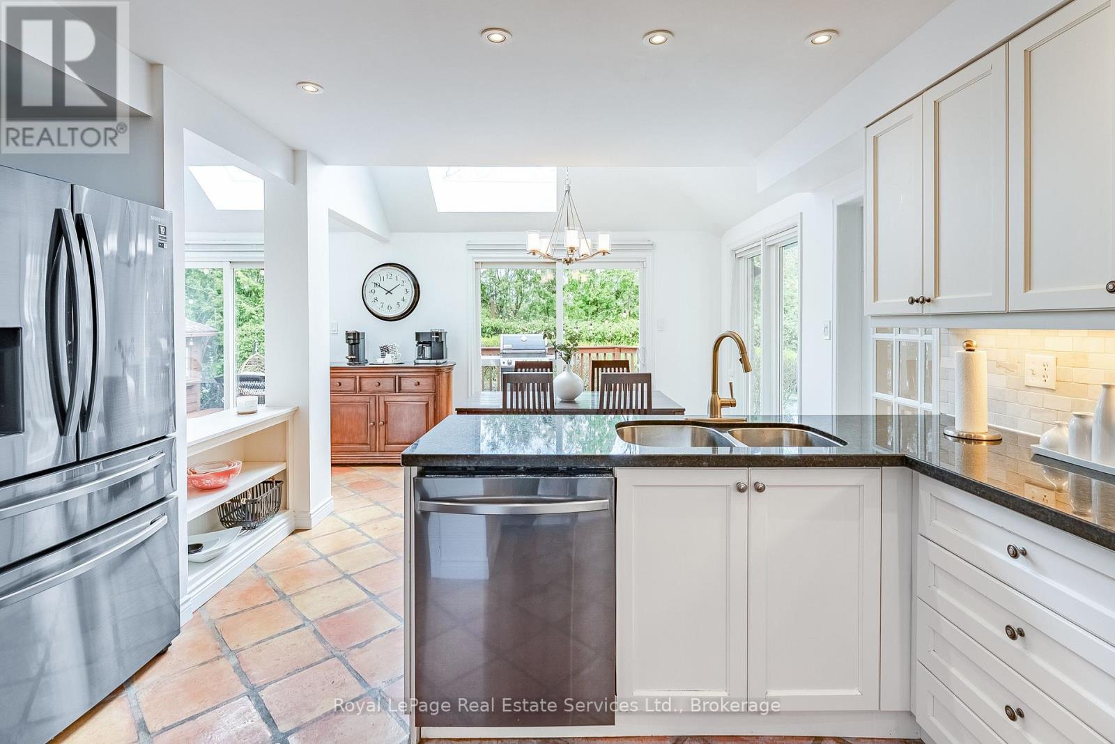 2082 MISSISSAUGA ROAD - 18