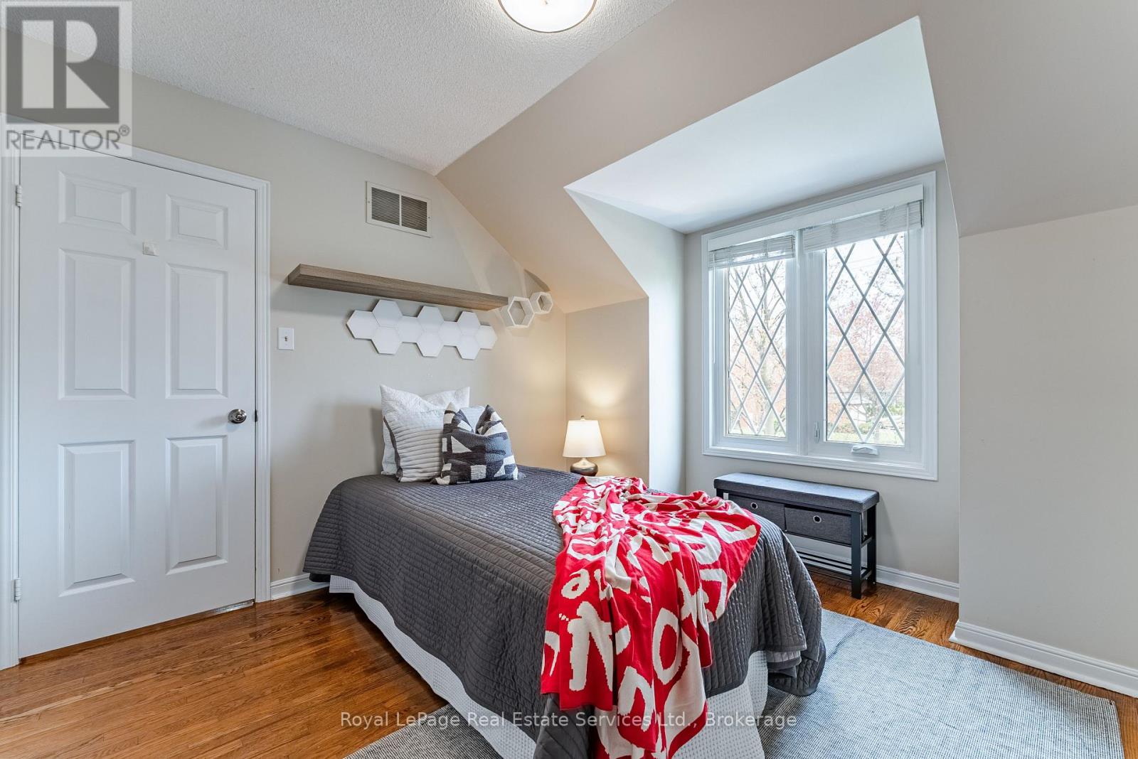 2082 MISSISSAUGA ROAD - 32