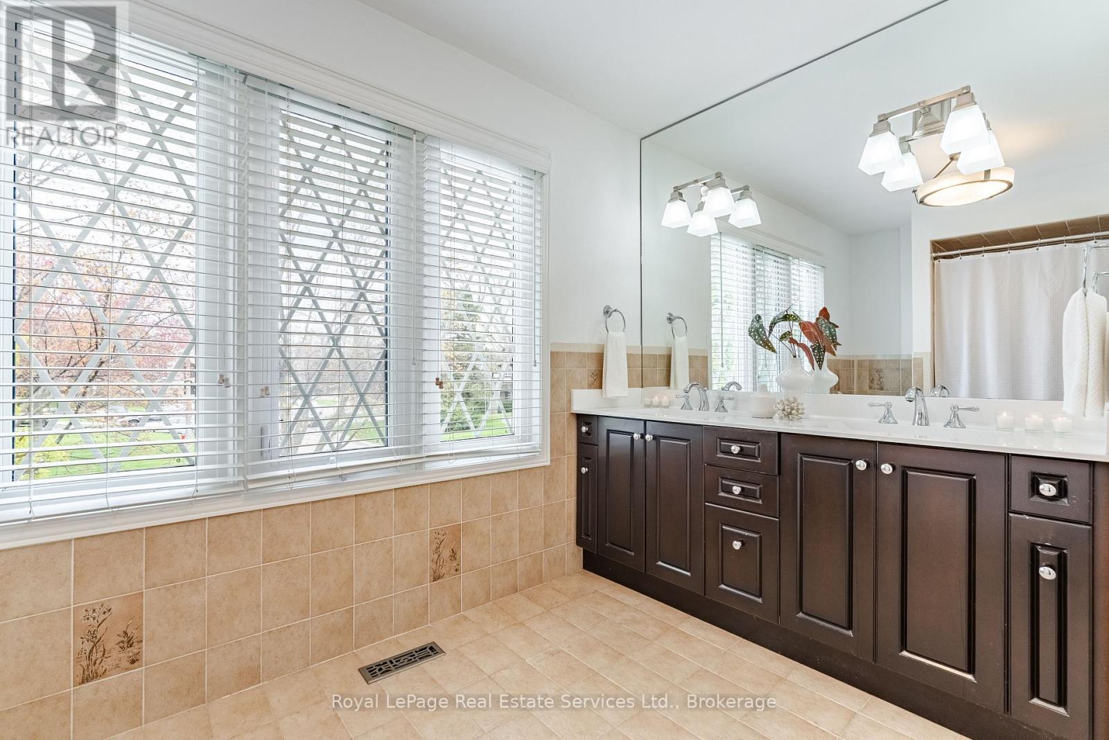2082 MISSISSAUGA ROAD - 35
