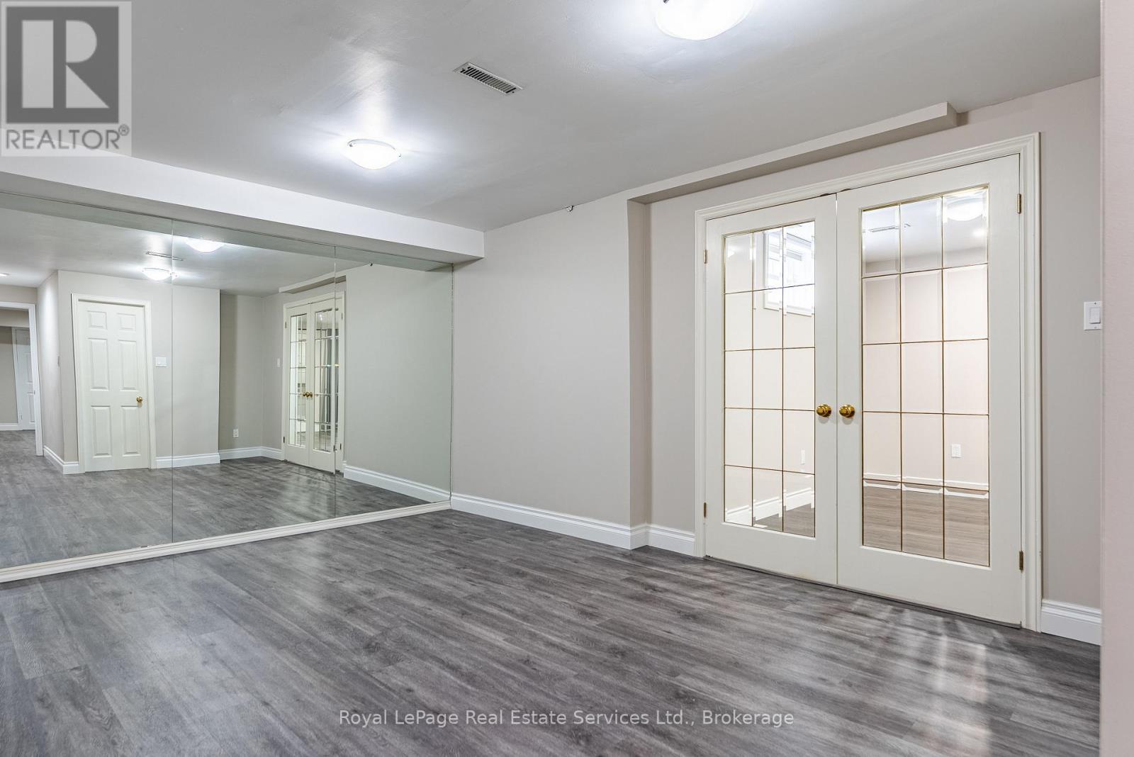 2082 MISSISSAUGA ROAD - 40