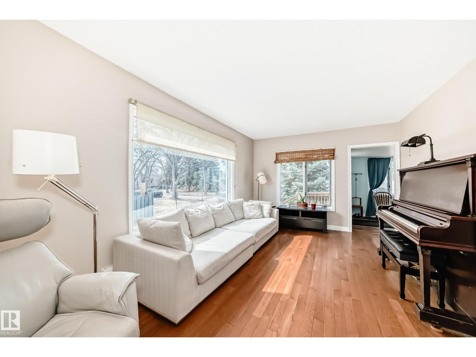 12015 104 ST NW - 18