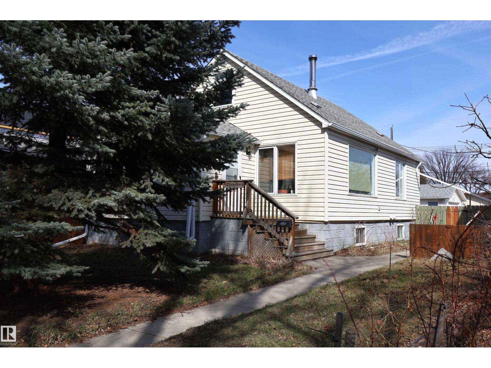 12015 104 ST NW - 4