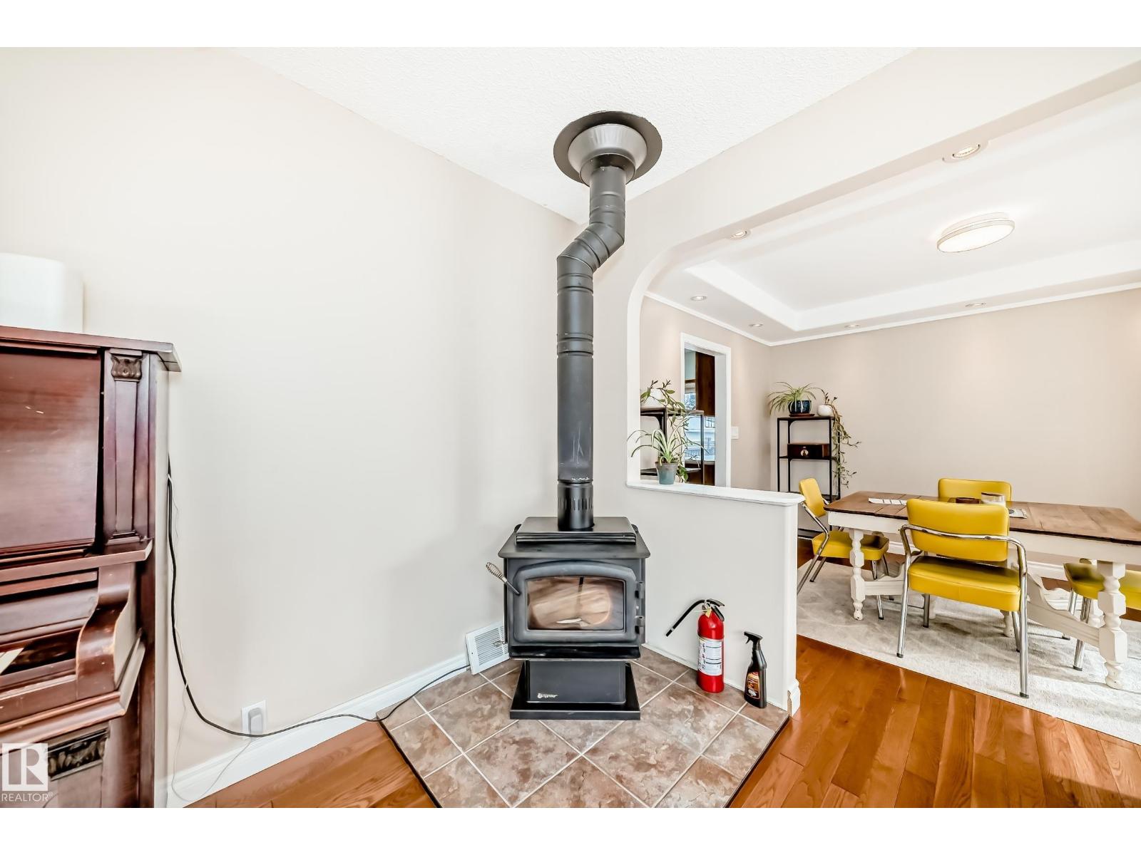 12015 104 ST NW - 23