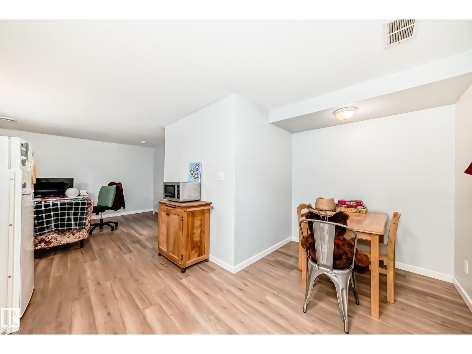 12015 104 ST NW - 41