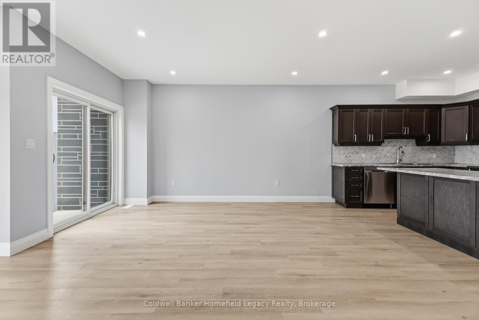 13 - 275 JAMES STREET S