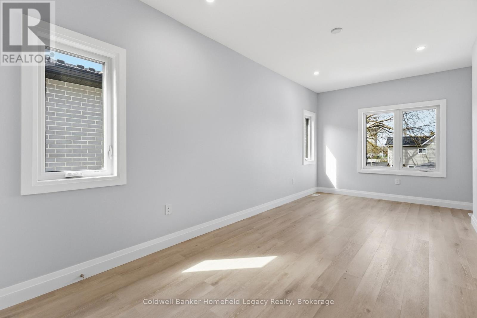 #13 275 JAMES STREET S - Image 37