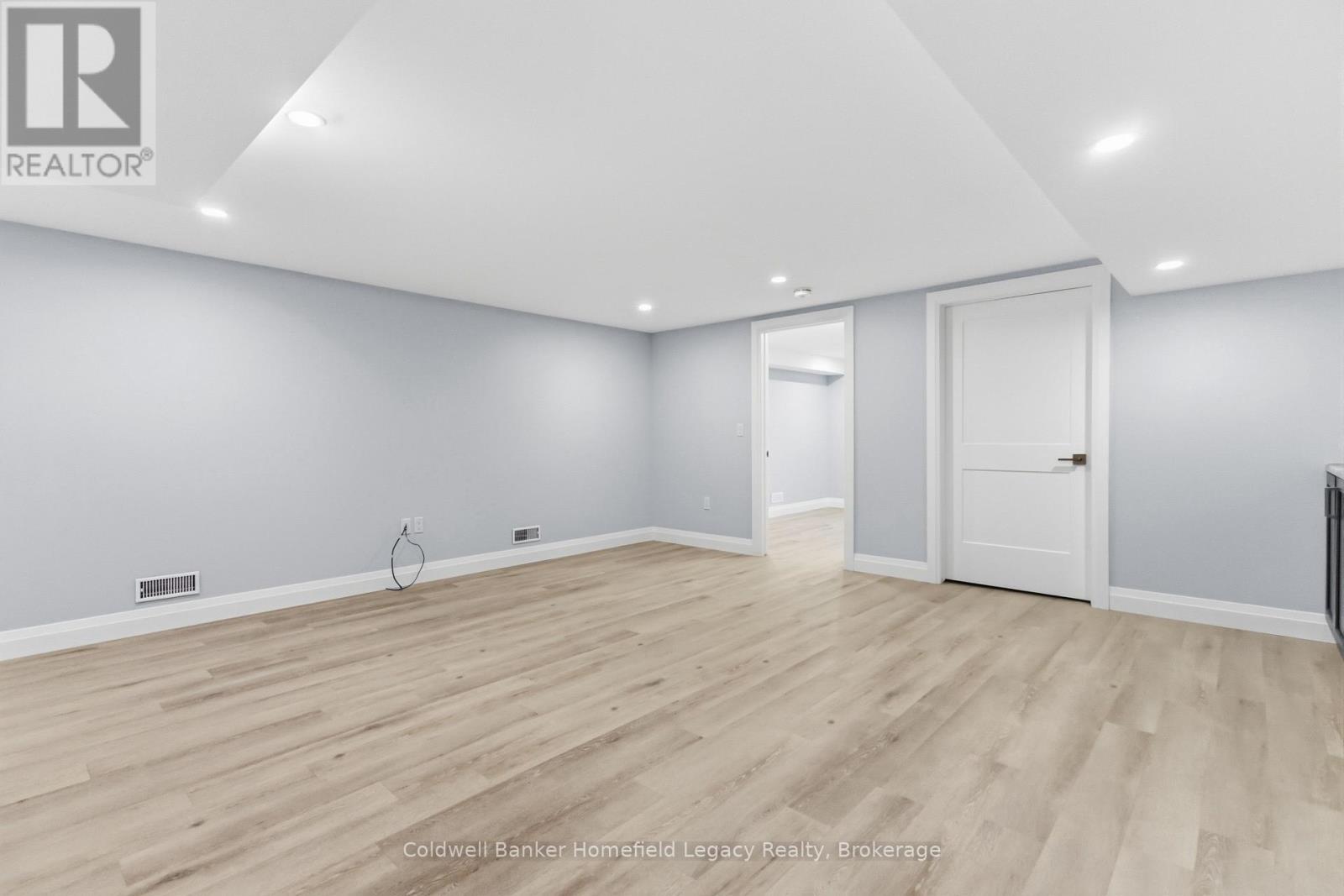 #13 275 JAMES STREET S - Image 42