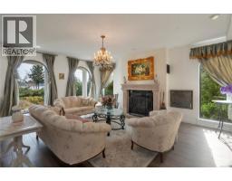 Dining nook - 5909 Garvin Rd, Union Bay, BC V0R1B0 Photo 9