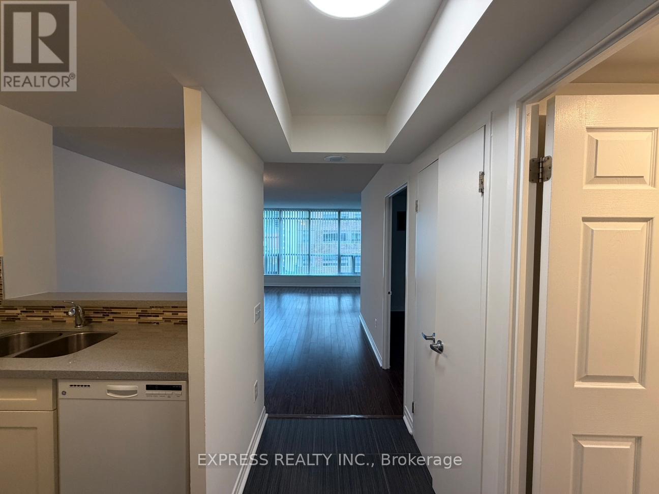 Listing photo of 903 - 942 YONGE STREET