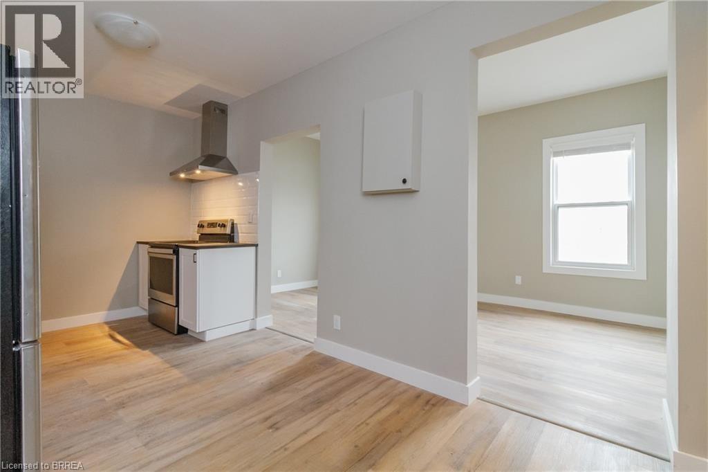 298 COLBORNE Street Unit# 2, Brantford, Ontario, N3S3N1 — Photo 2