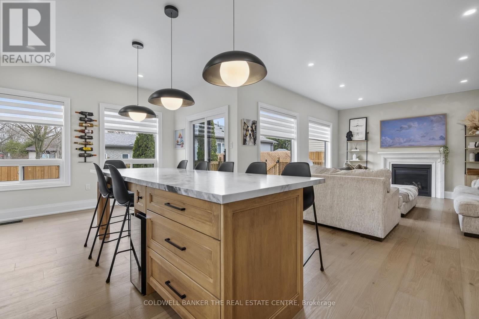 684 LAKELANDS AVENUE - 24