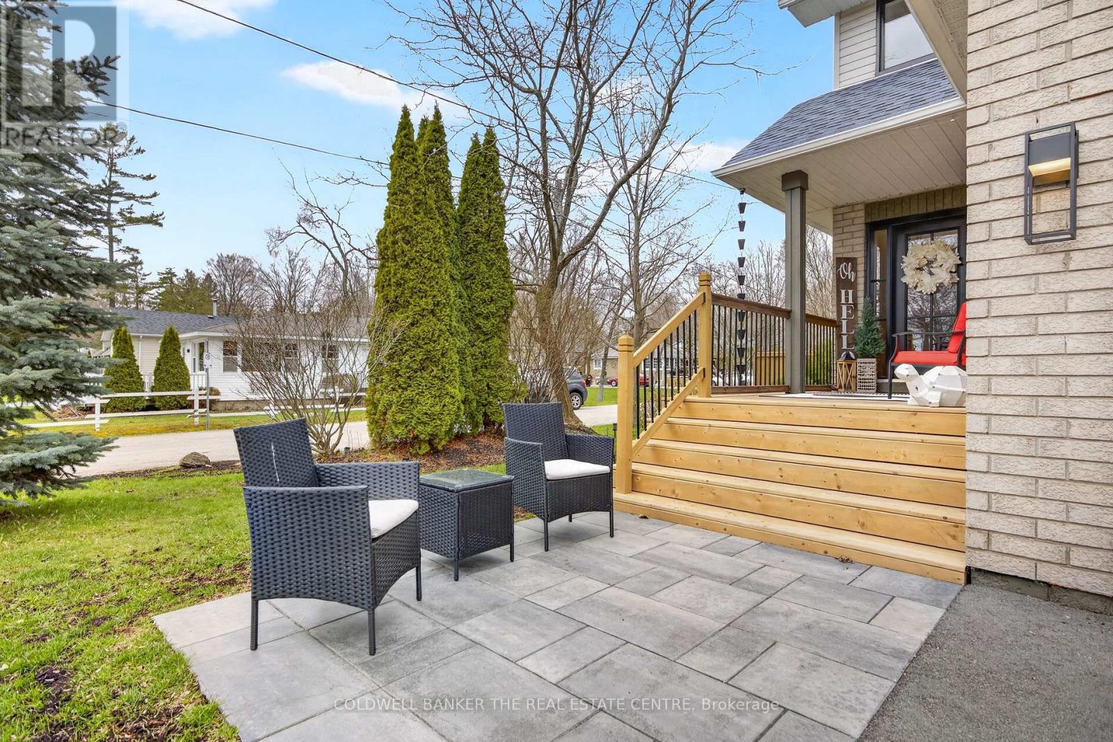 684 LAKELANDS AVENUE - 6