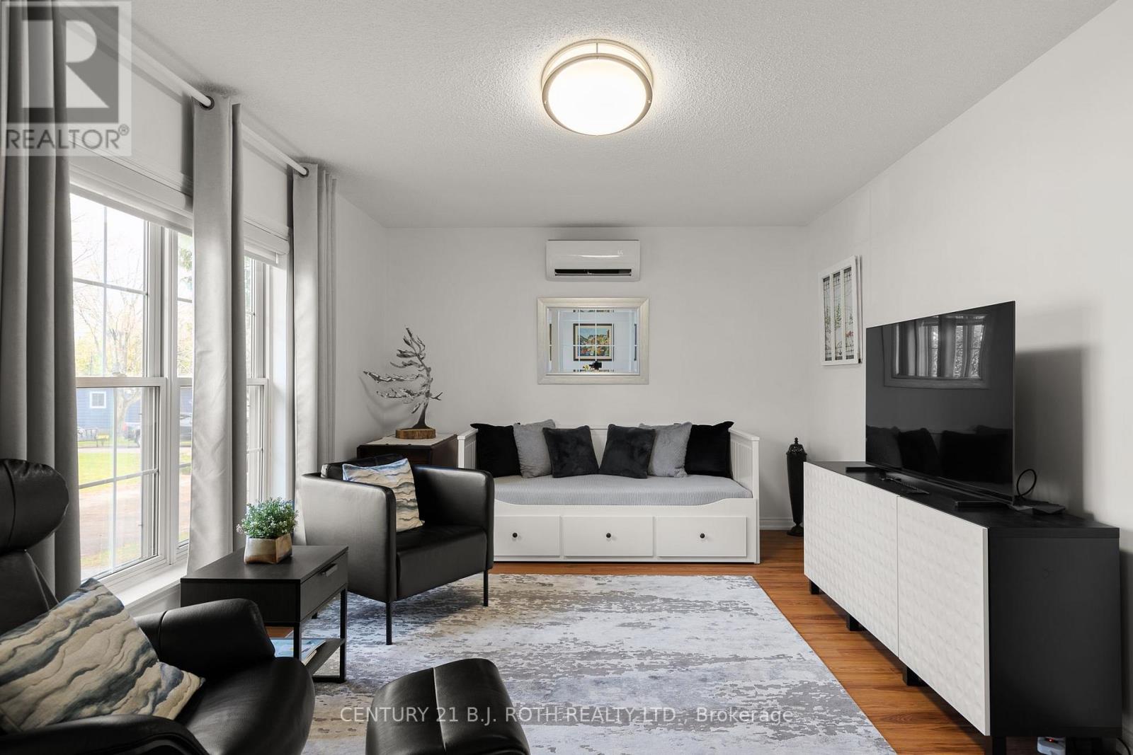 60 TAMARACK DRIVE - 6