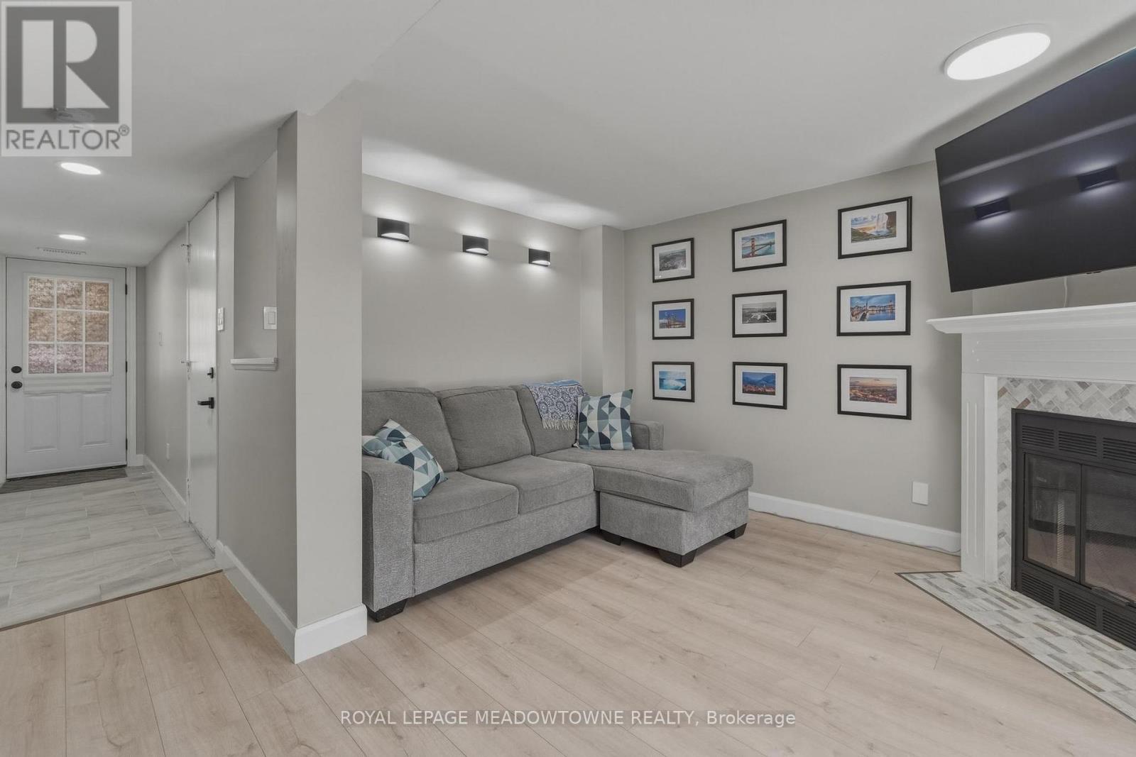 #37 2272 MOWAT AVENUE - 11