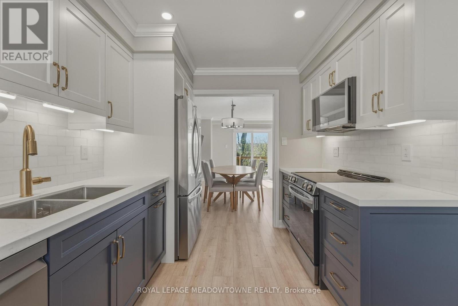#37 2272 MOWAT AVENUE - 22