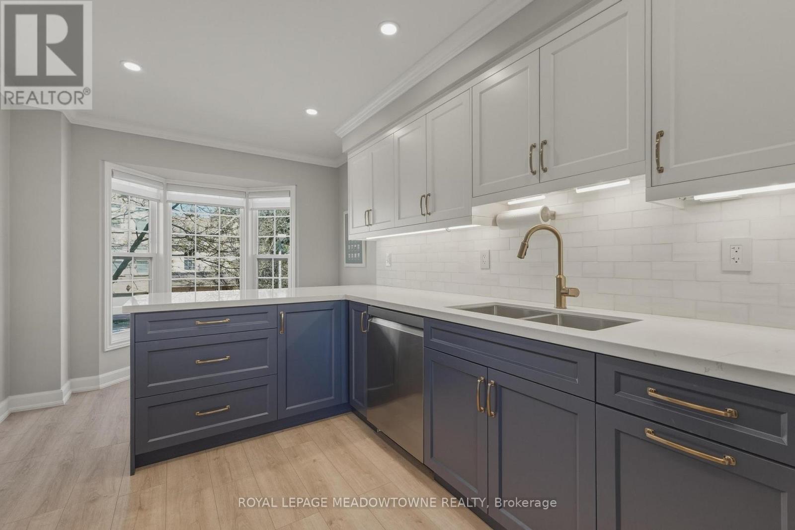 #37 2272 MOWAT AVENUE - 23