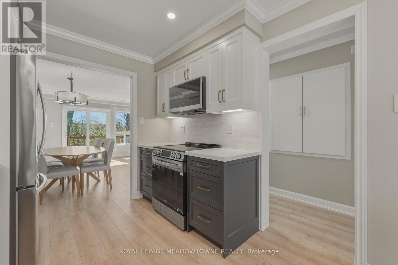 #37 2272 MOWAT AVENUE - 24