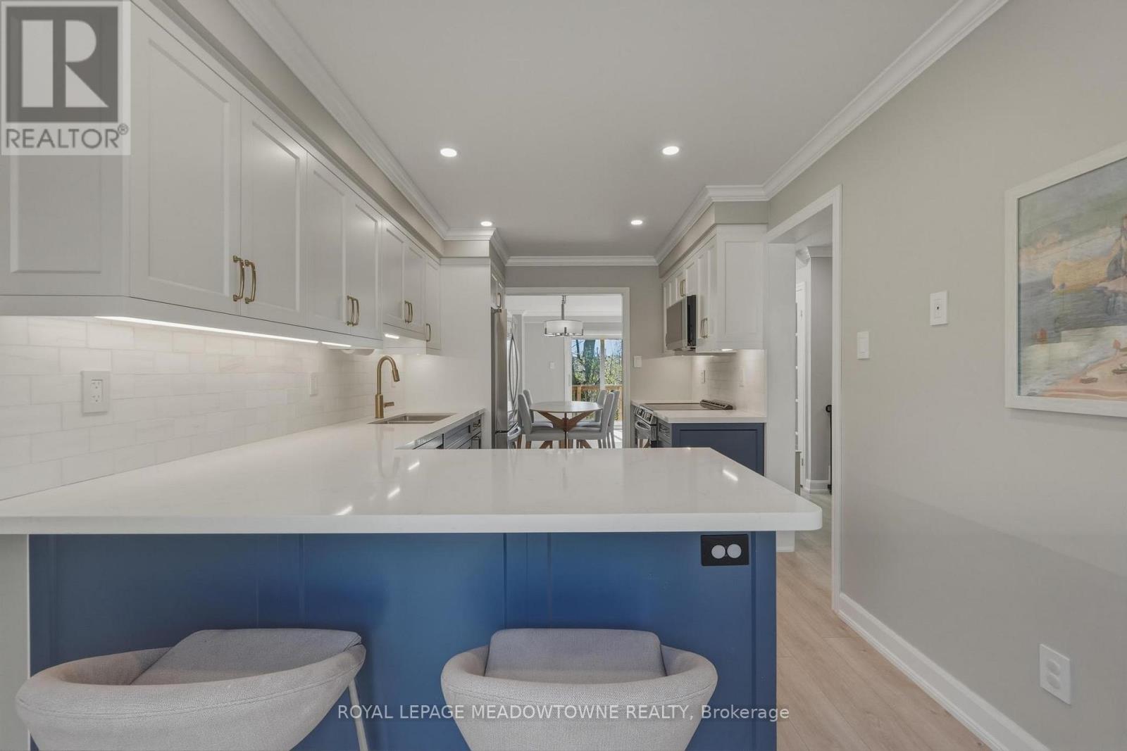 #37 2272 MOWAT AVENUE - 27
