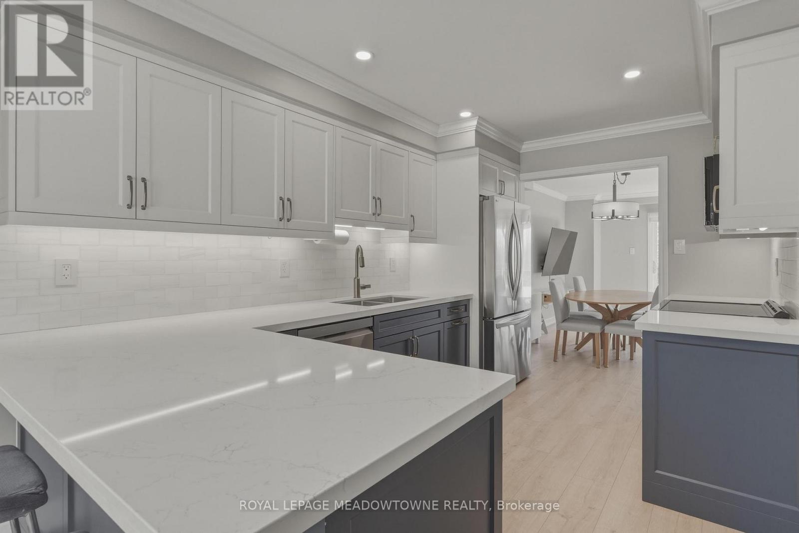 #37 2272 MOWAT AVENUE - 28