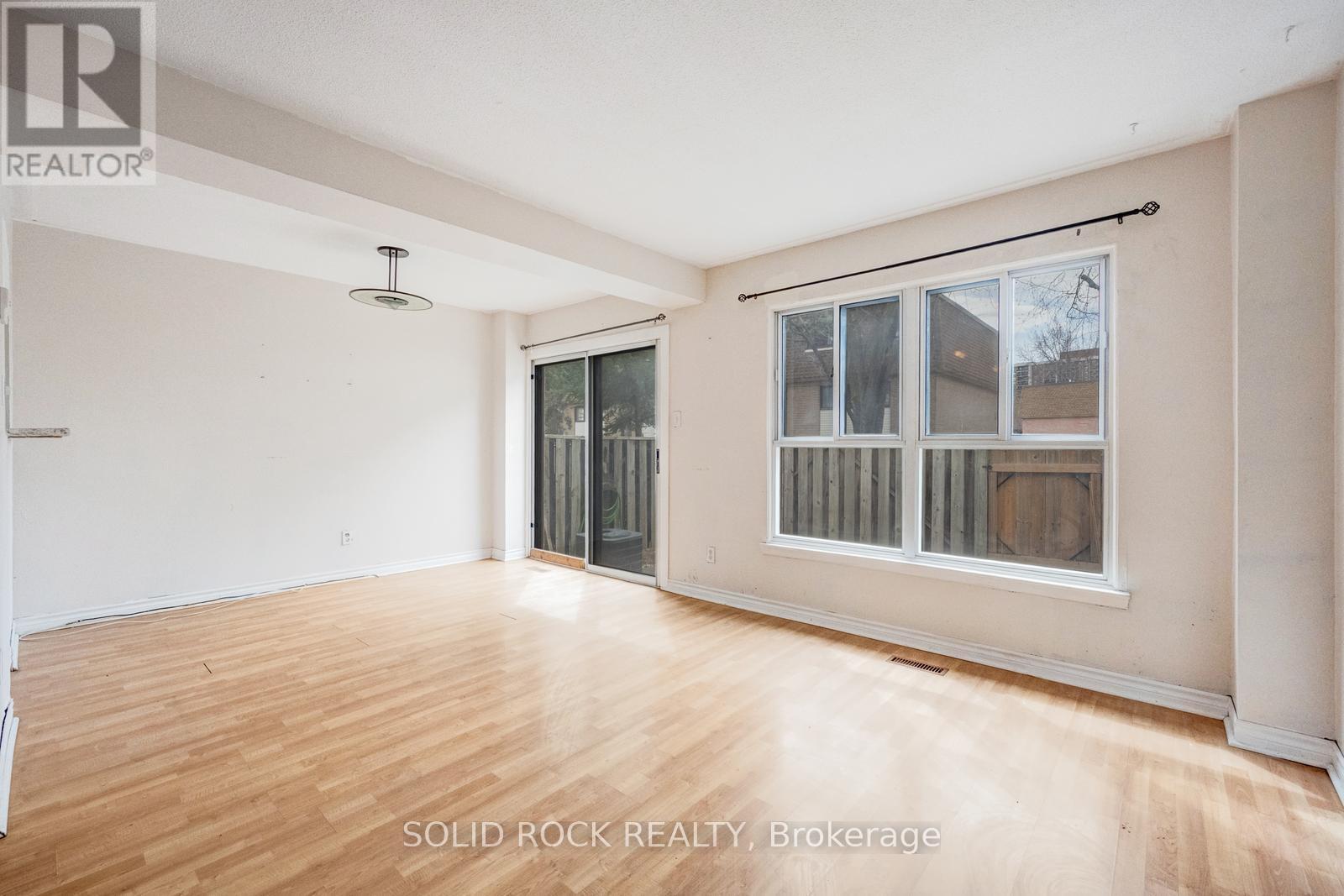 #332 332 FLEETWOOD CRESCENT - 10