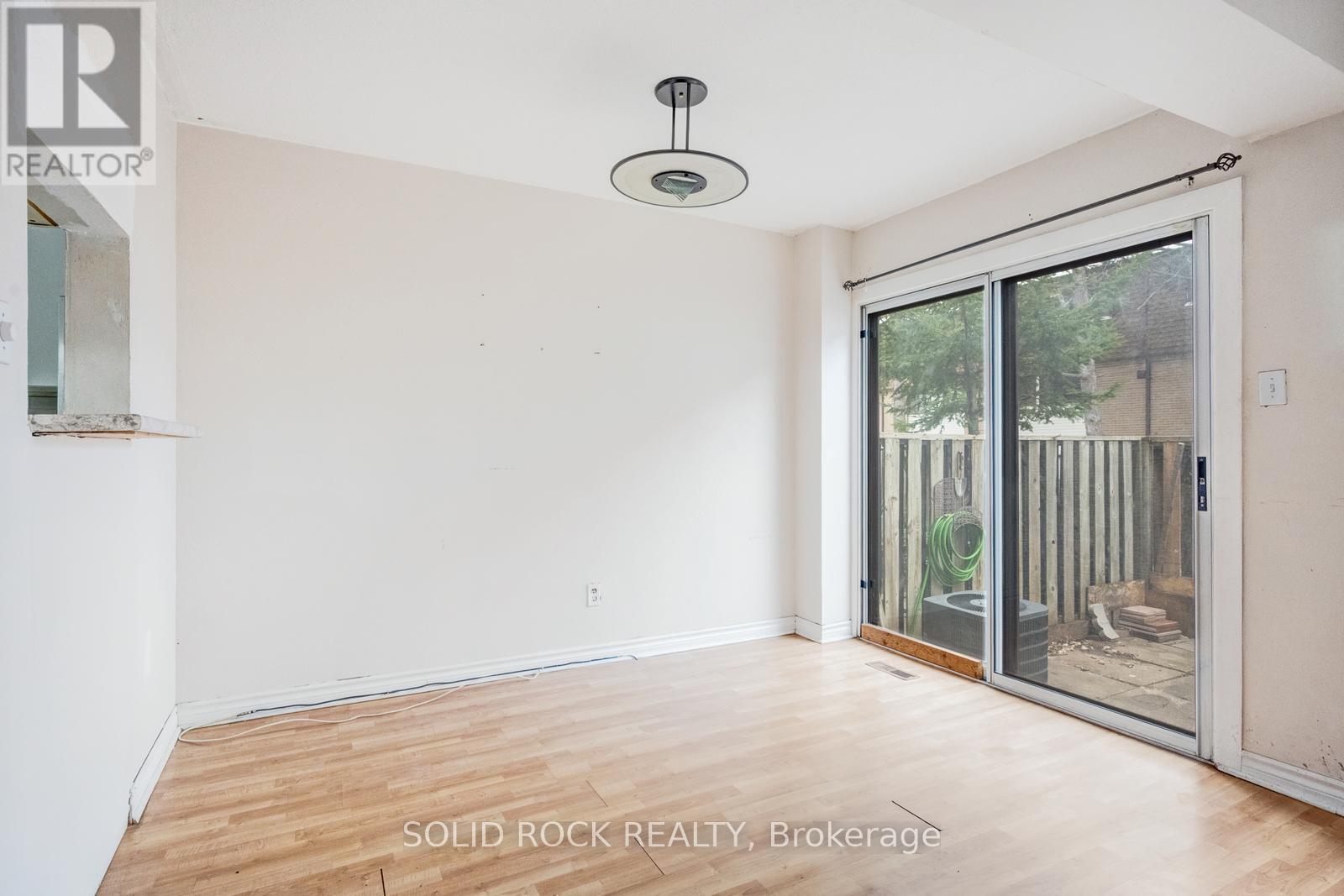 #332 332 FLEETWOOD CRESCENT - 11