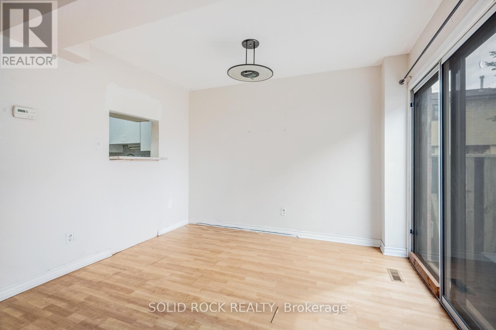 #332 332 FLEETWOOD CRESCENT - 12