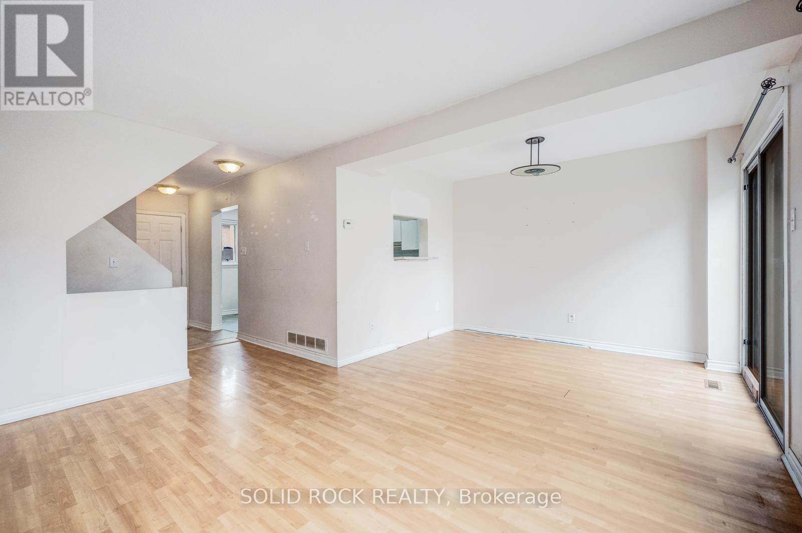 #332 332 FLEETWOOD CRESCENT - 13