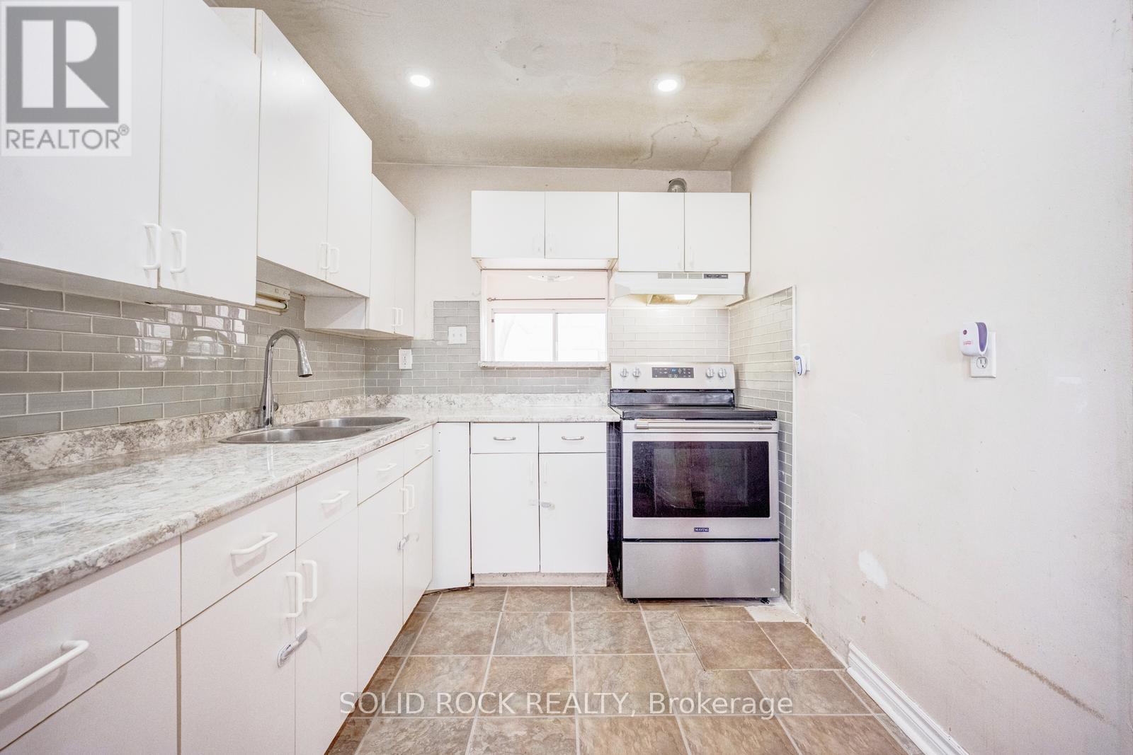 #332 332 FLEETWOOD CRESCENT - 17
