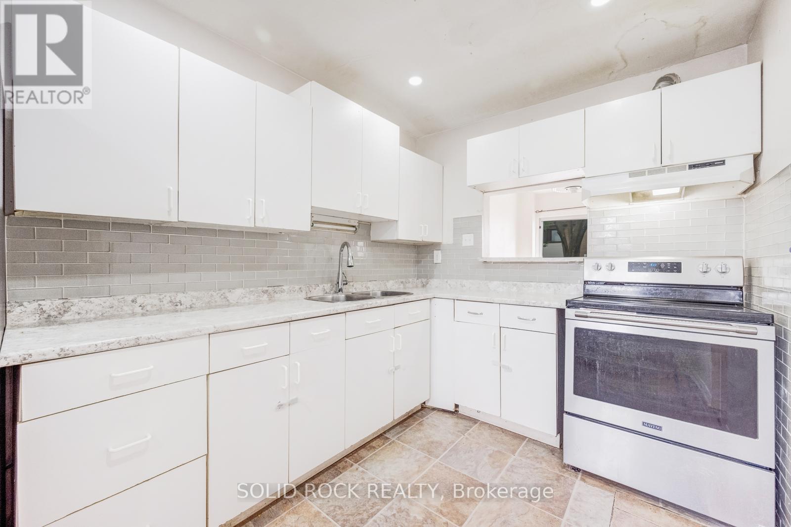 #332 332 FLEETWOOD CRESCENT - 18