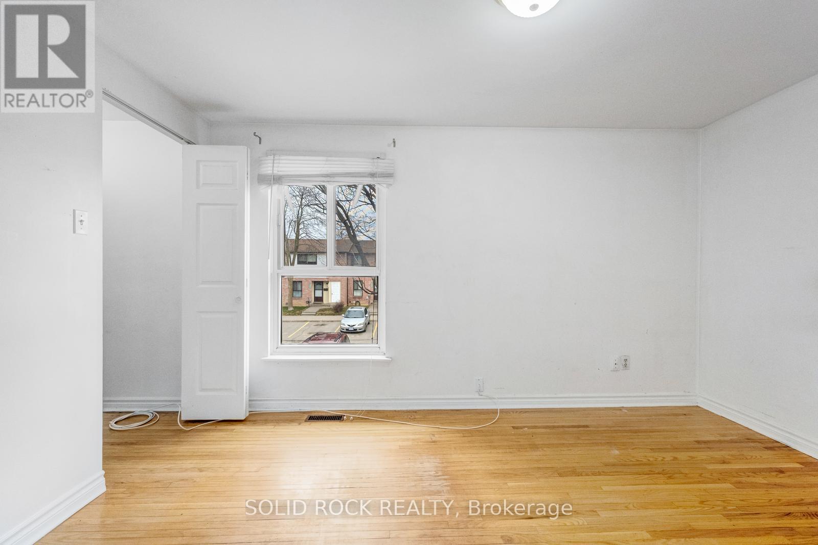 #332 332 FLEETWOOD CRESCENT - 23