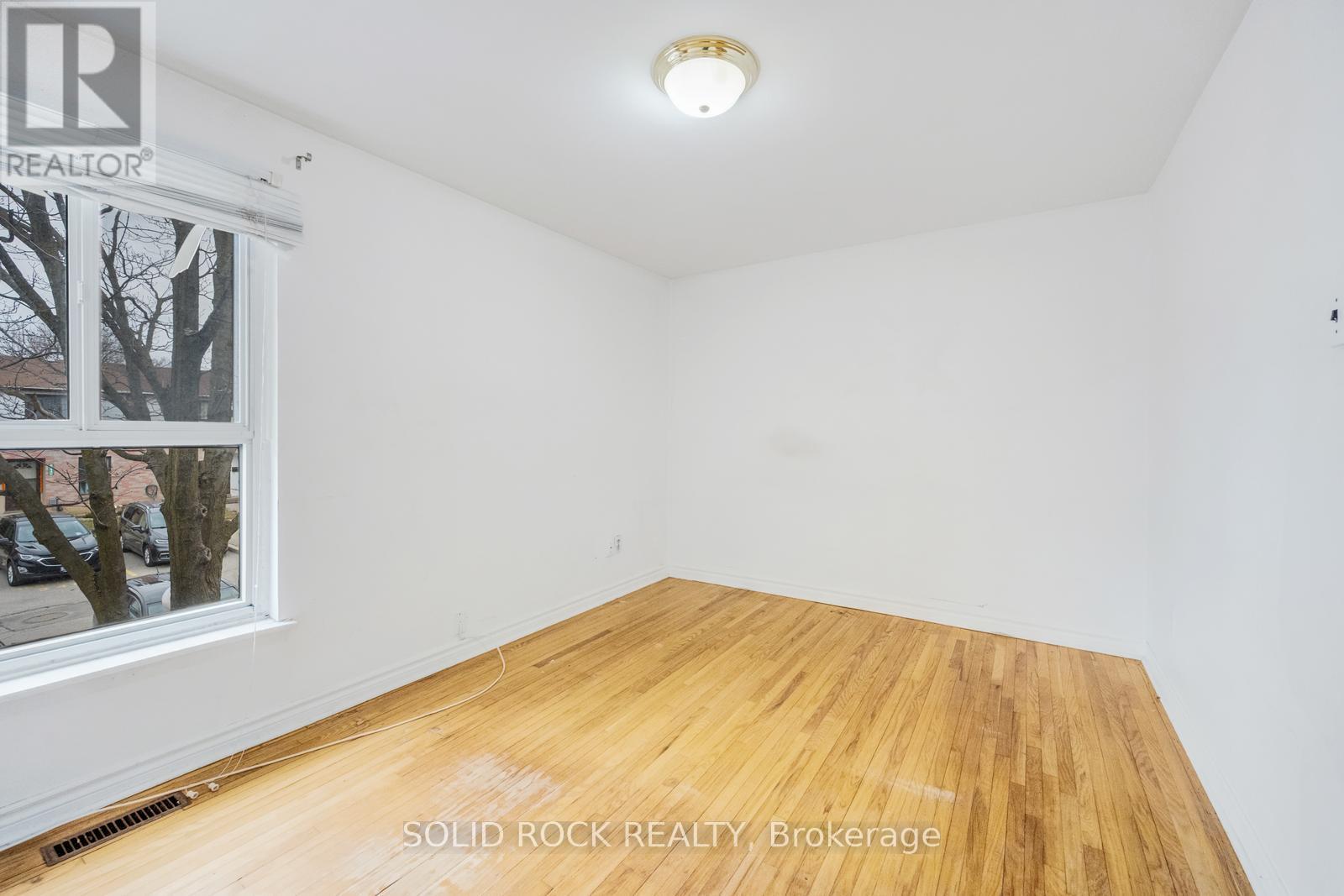 #332 332 FLEETWOOD CRESCENT - 25