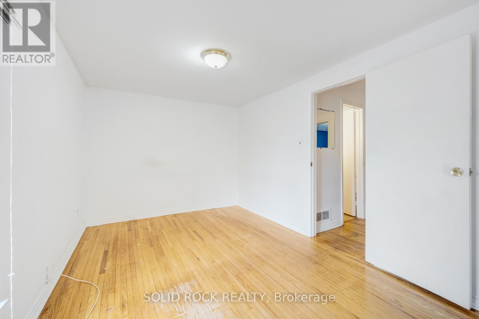 #332 332 FLEETWOOD CRESCENT - 26