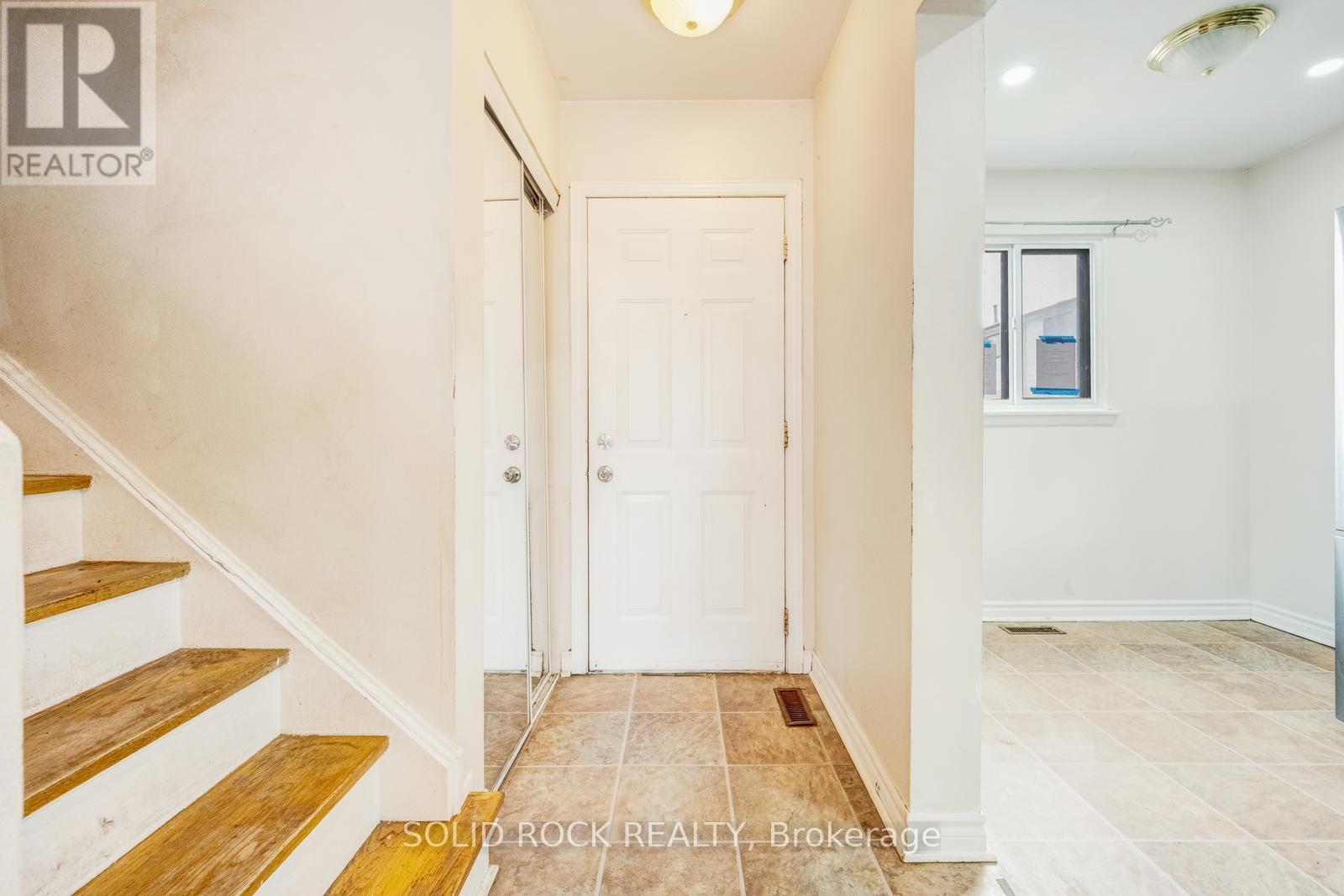 #332 332 FLEETWOOD CRESCENT - 3