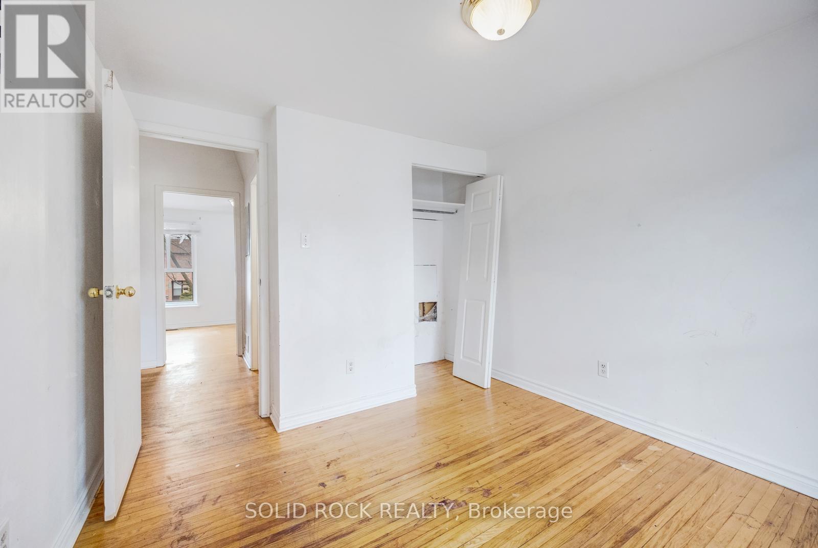 #332 332 FLEETWOOD CRESCENT - 34