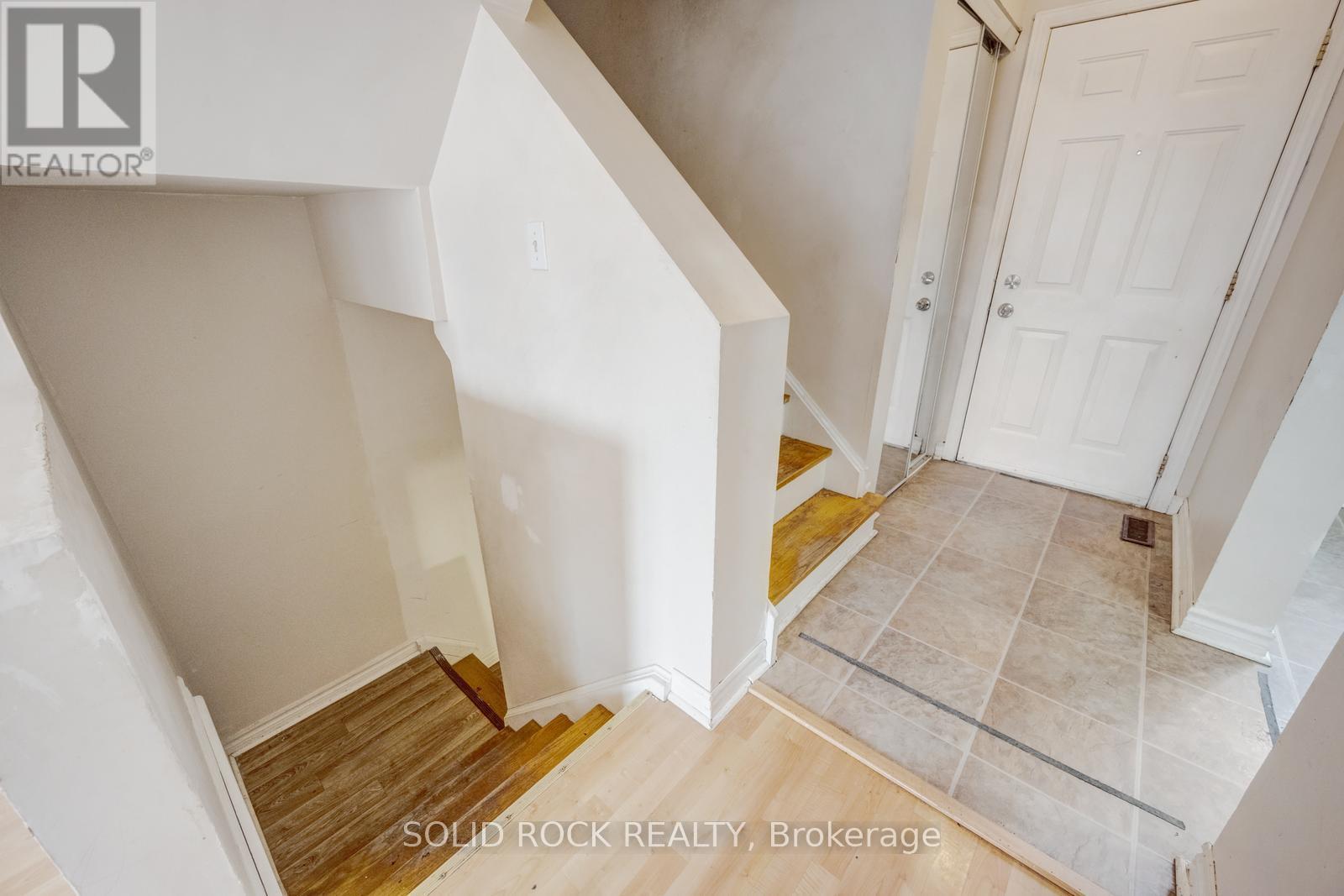 #332 332 FLEETWOOD CRESCENT - 35