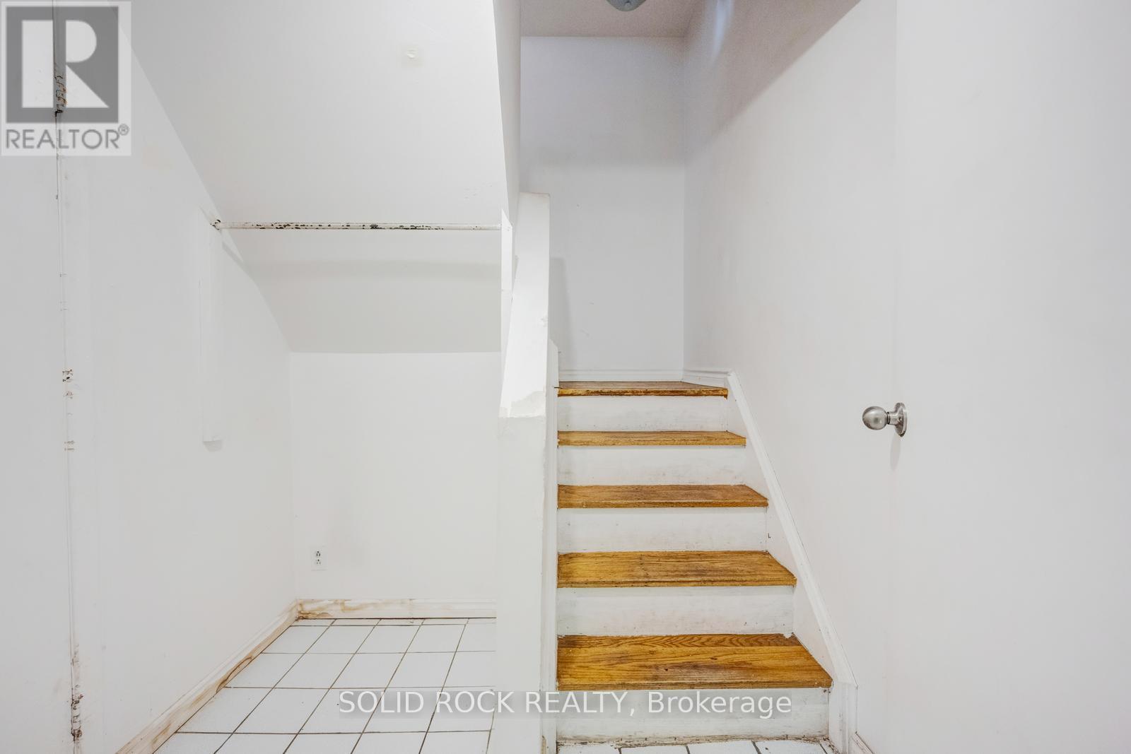 #332 332 FLEETWOOD CRESCENT - 36