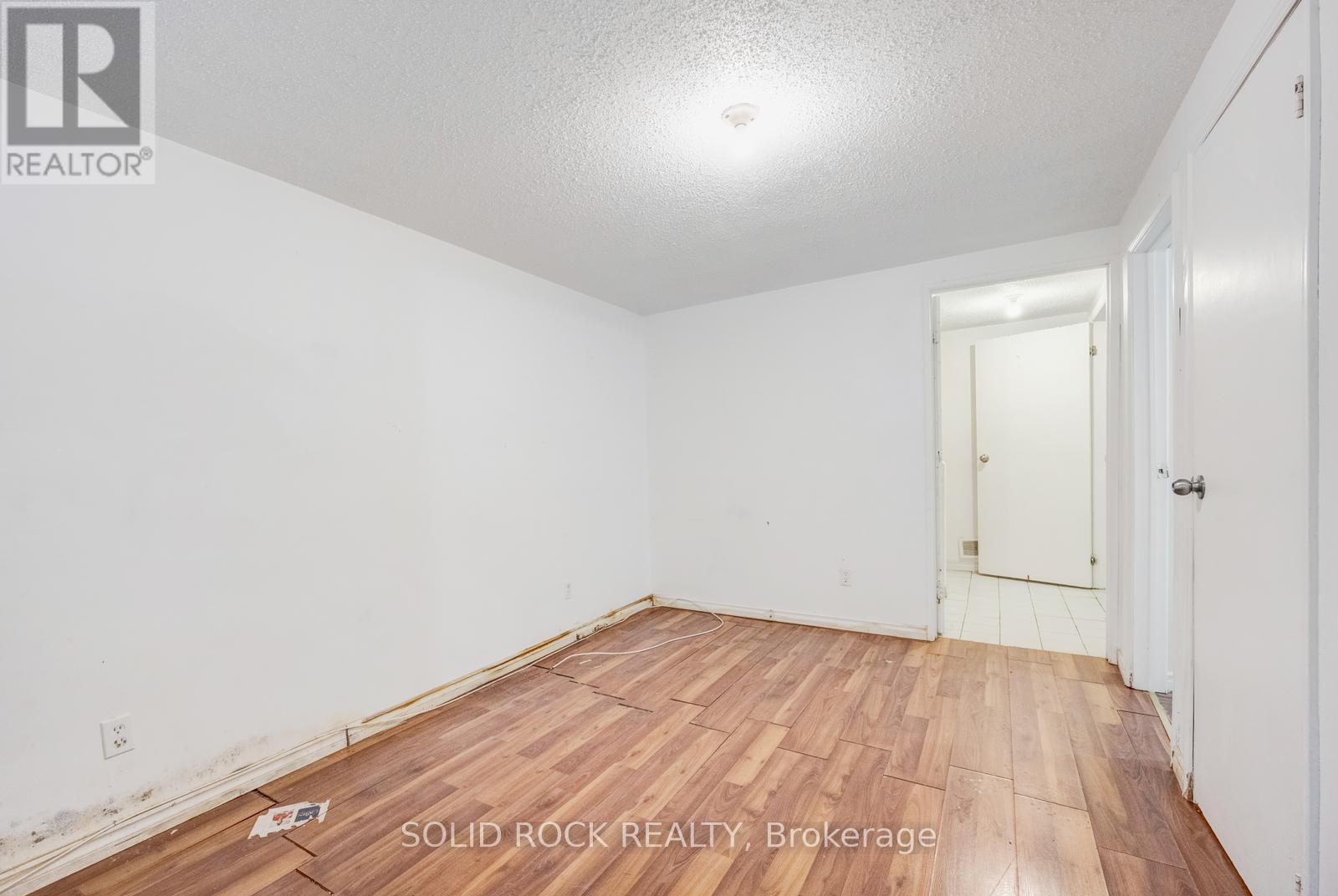 #332 332 FLEETWOOD CRESCENT - 38