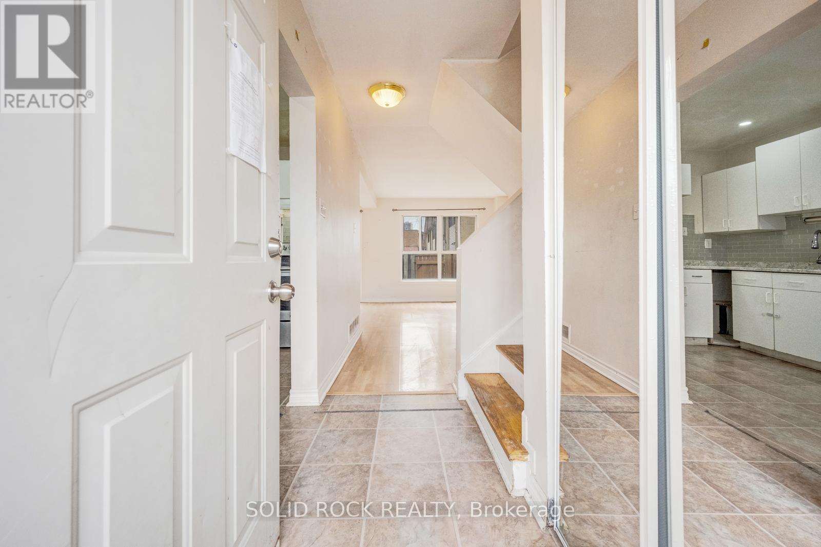 #332 332 FLEETWOOD CRESCENT - 4