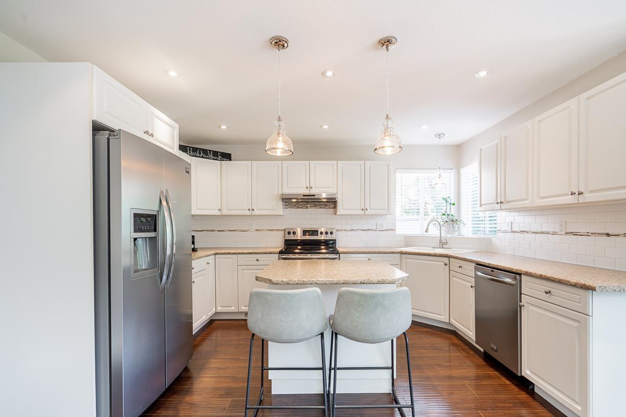 4 Bed, 3 Bath House for Sale in Surrey – 6336 190 STREET, Surrey - Image 2