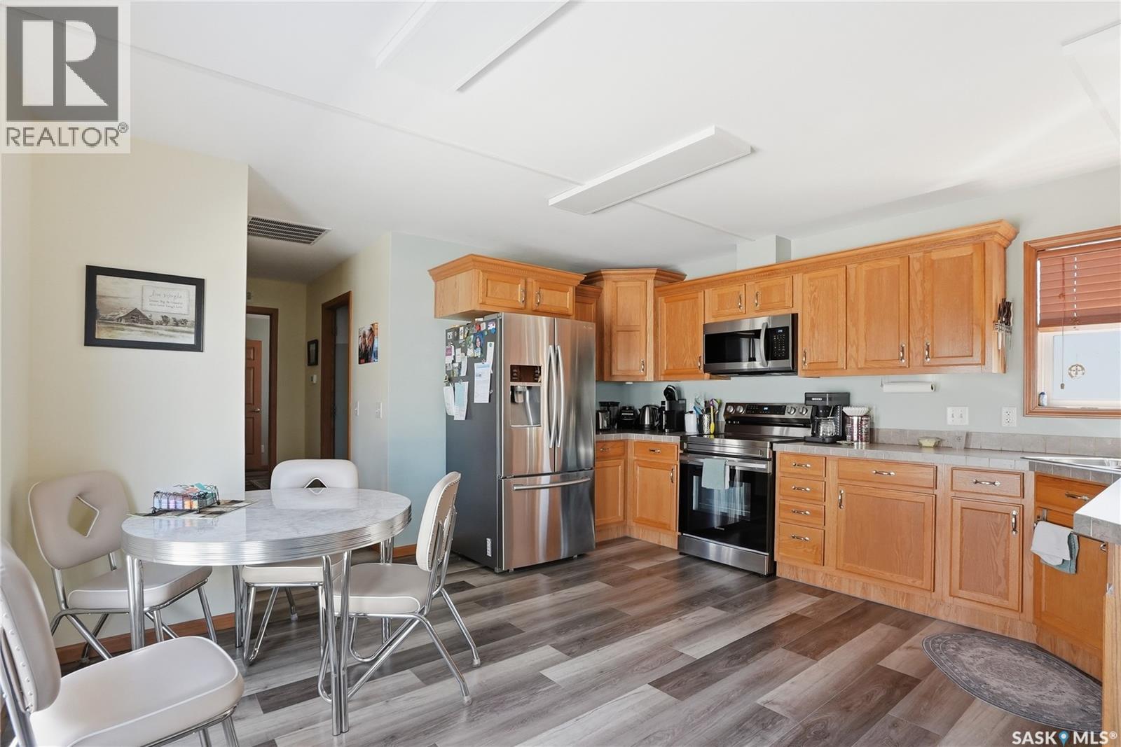14 401 Railway AVENUE E — photo 10